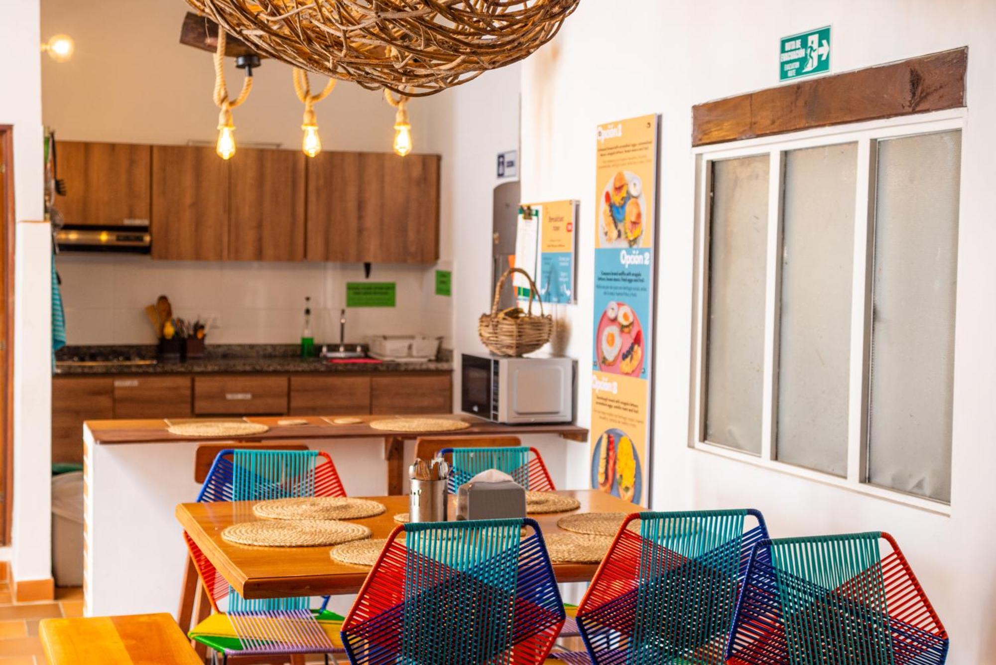 Traveler Hostel Сан-Хиль Экстерьер фото