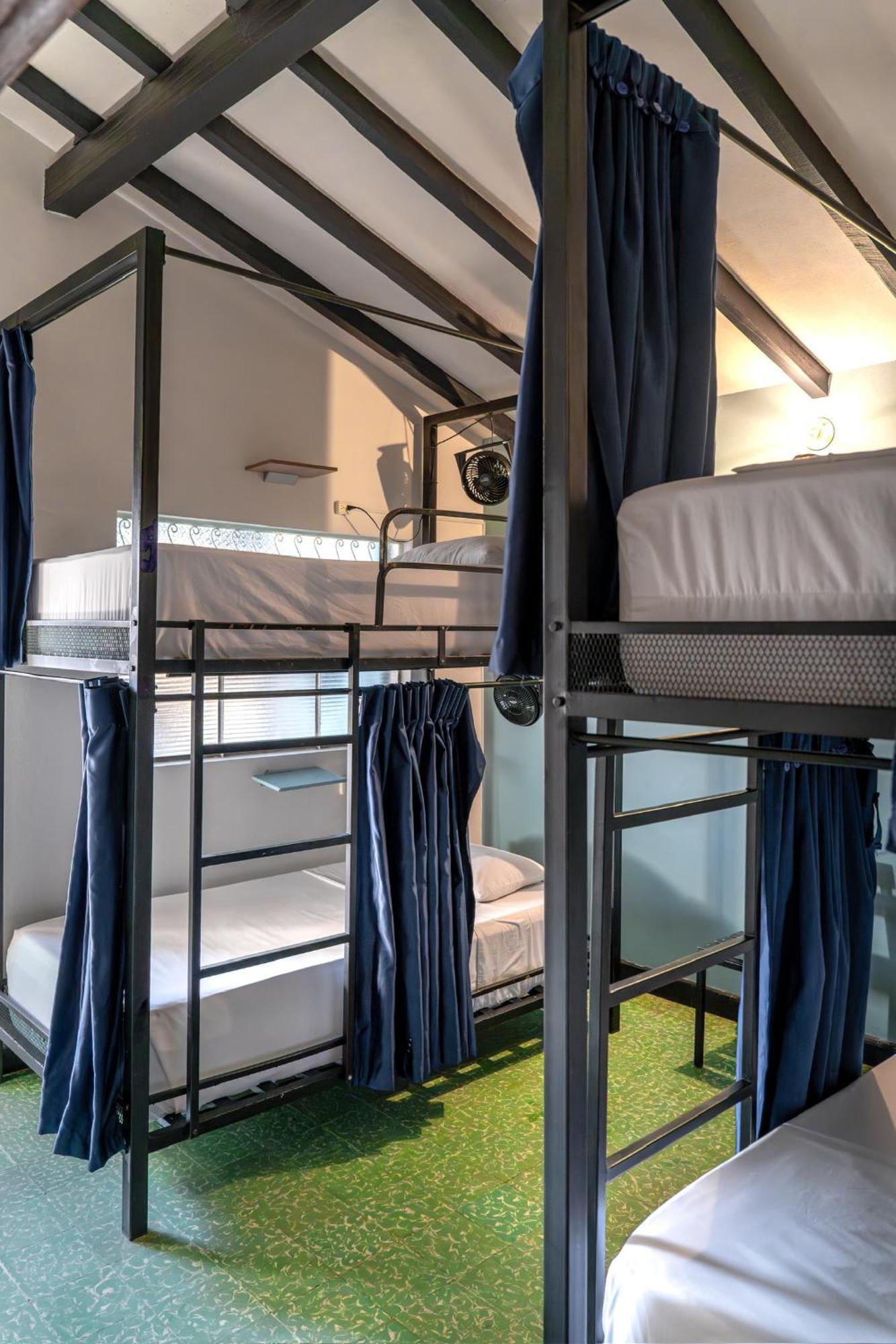 Traveler Hostel Сан-Хиль Экстерьер фото