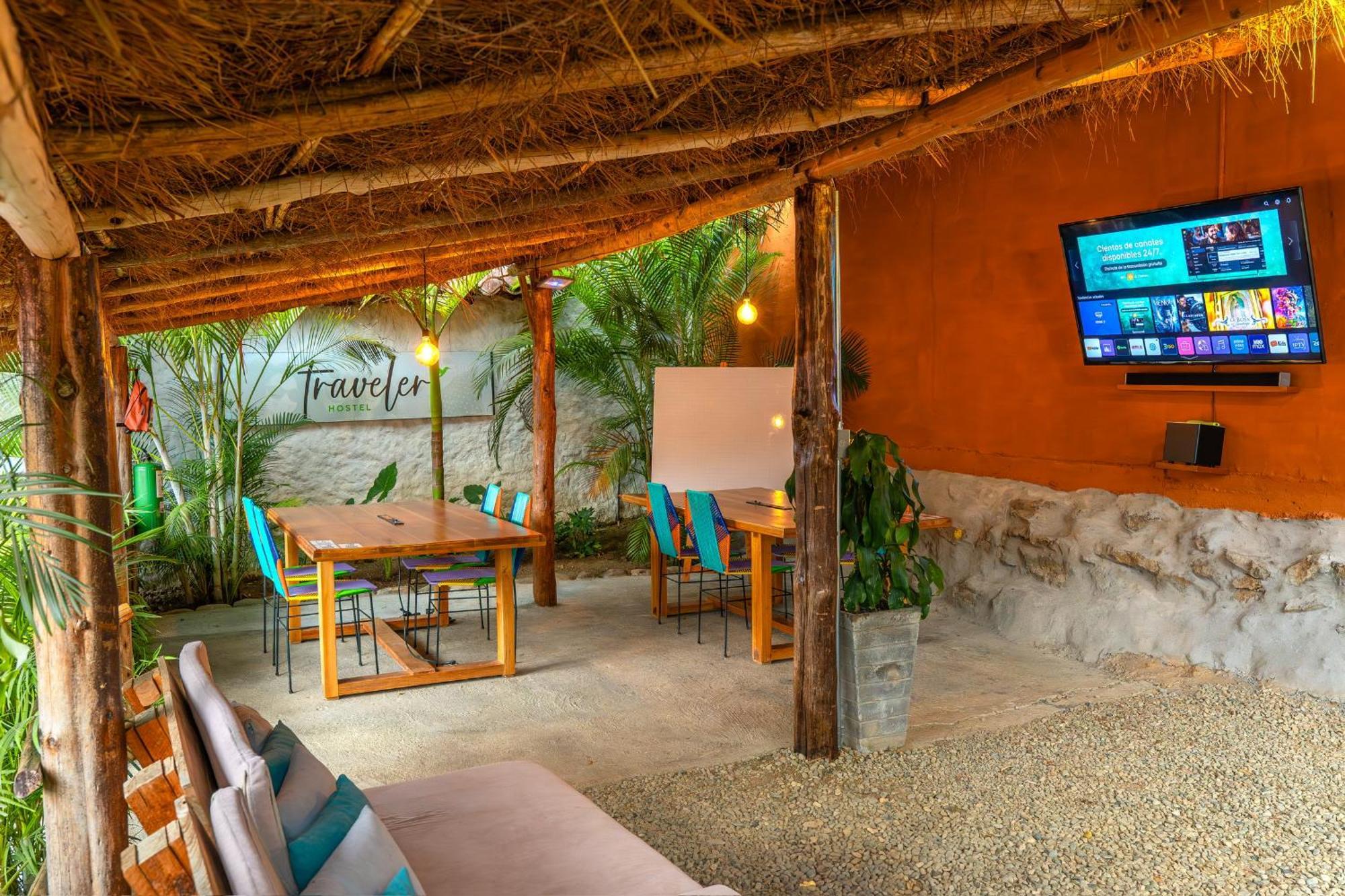 Traveler Hostel Сан-Хиль Экстерьер фото